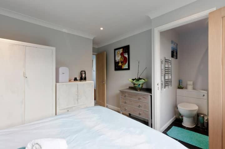 Horsell Stayinwoking At 30 Woodlands מראה חיצוני תמונה