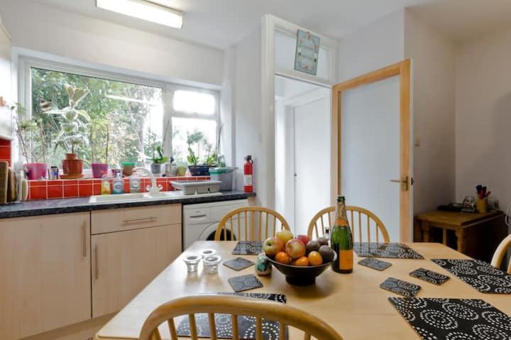Horsell Stayinwoking At 30 Woodlands מראה חיצוני תמונה